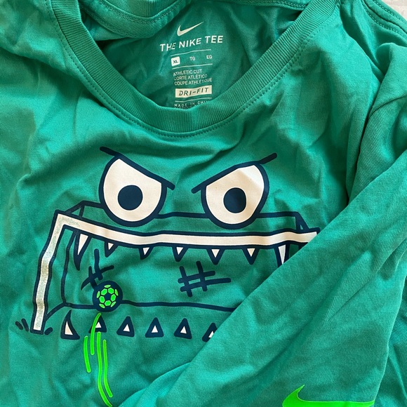 Nike dri-fit tee - Picture 2 of 2